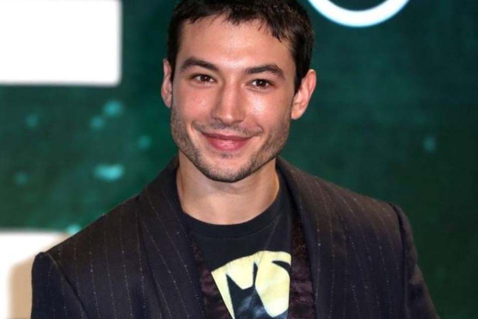 Ezra Miller, de 'Flash', é acusado de assediar criança de 12 anos, diz site