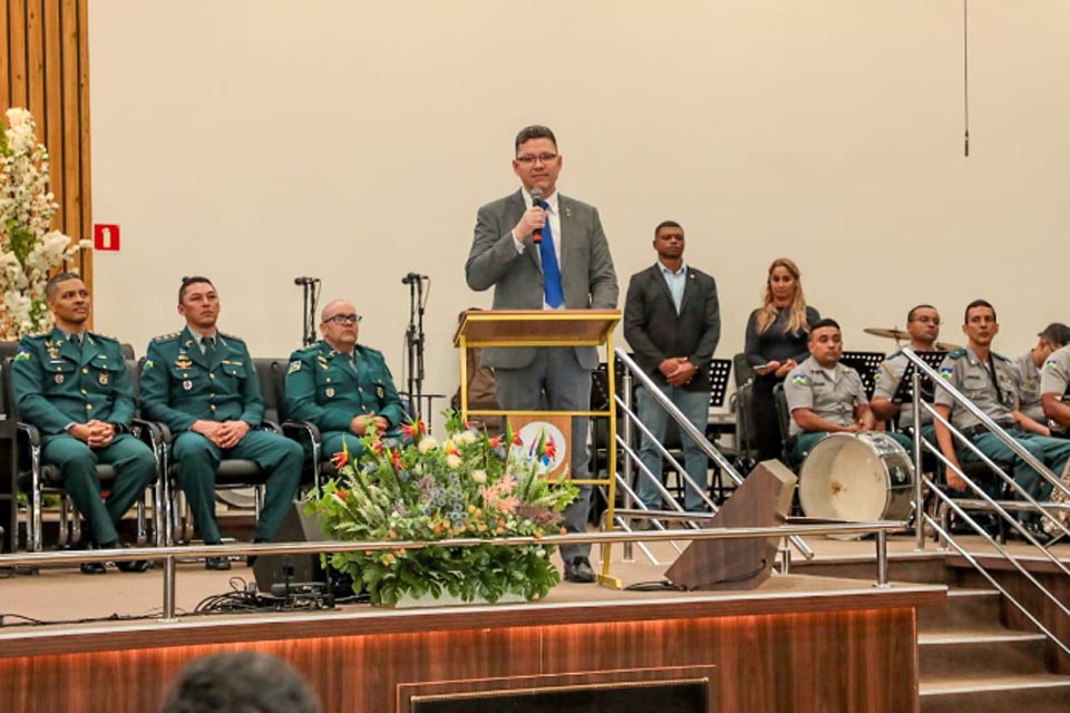 Marcos Rocha fortalece segurança pública com promoções de oficiais e formação de novos sargentos da Polícia Militar