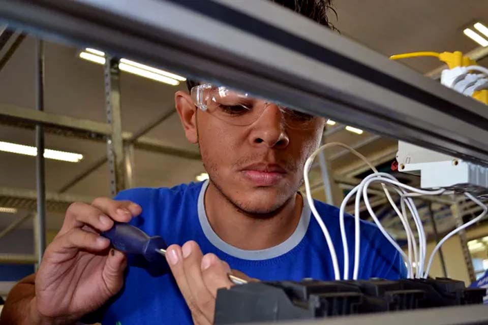 Governo propõe vagas de ensino técnico para reduzir dívida de estados