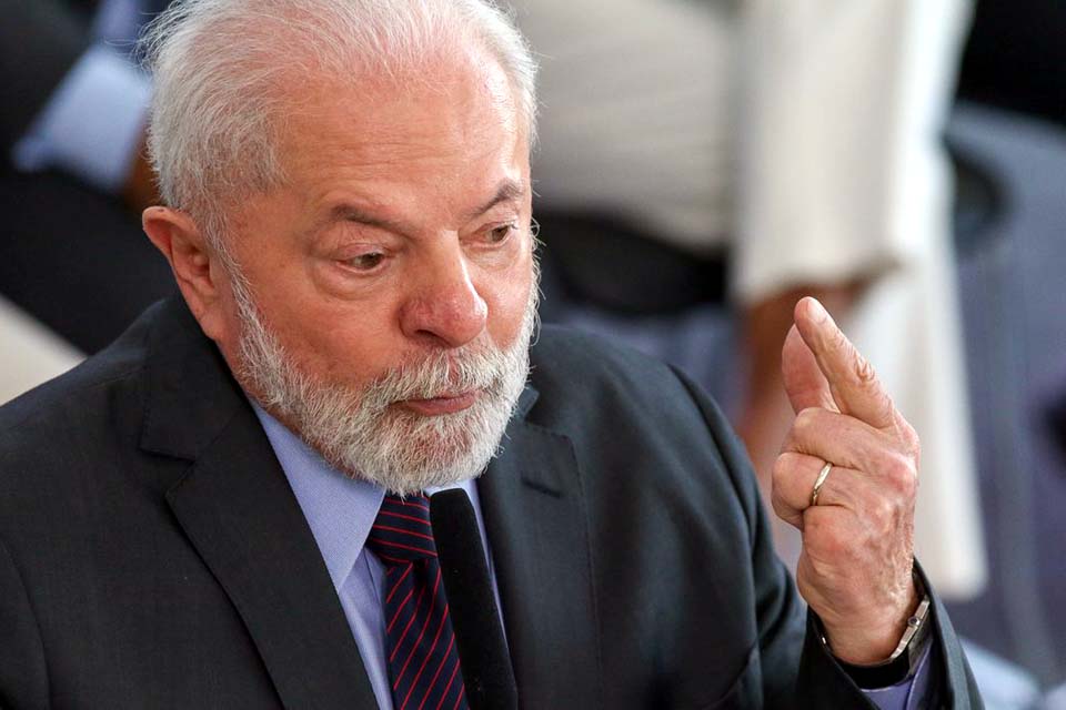 Brasil quer contribuir para paz justa e duradoura na Ucrânia, diz Lula