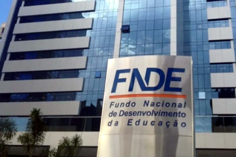 Concurso do FNDE abre inscrições para preencher 100 vagas com salários de cerca de R$ 8 mil