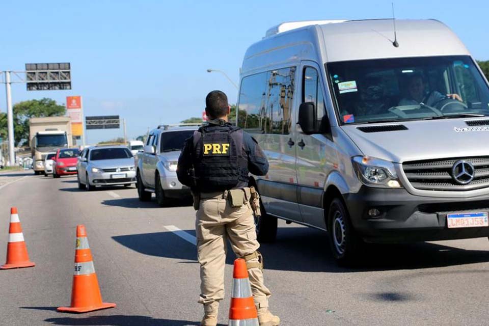 PRF ampliará fiscalização nas estradas no feriado prolongado do dia 15