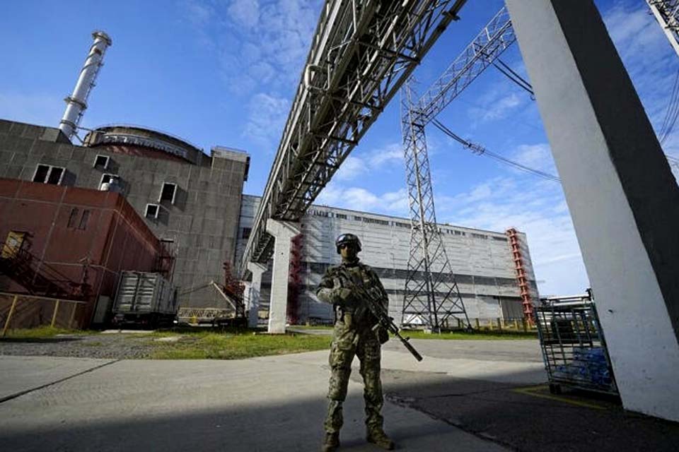 Ucrânia acusa Rússia de instalar atiradores de mísseis na maior usina nuclear da Europa