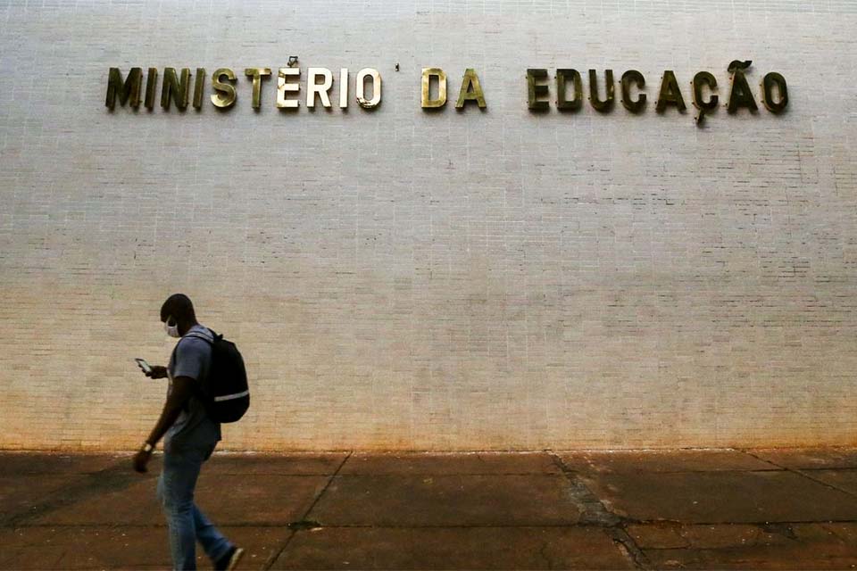 MEC lança campanha sobre cursos gratuitos para professores