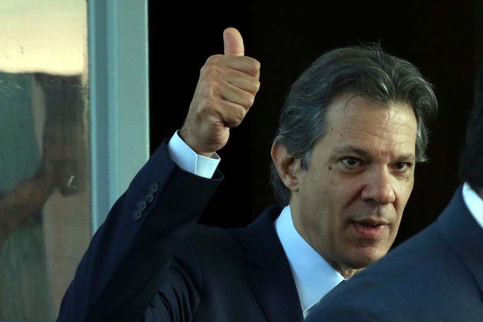 Reforma tributária será negociada após viagem de Lira, diz Haddad