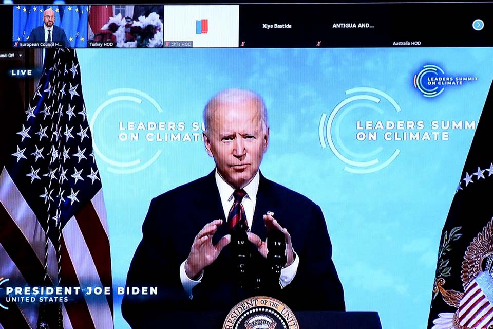 Biden faz apelo em cúpula para que mundo cumpra compromissos climático