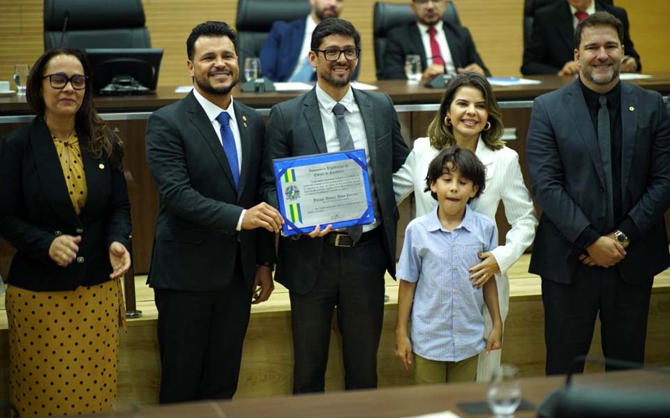 Assembleia Legislativa entrega título honorífico de cidadão ao Procurador-Geral do Estado, Thiago Alencar