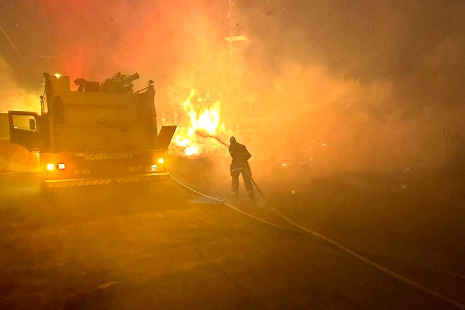 Incêndio em Colina Verde é controlado após grande esforço do Corpo de Bombeiros