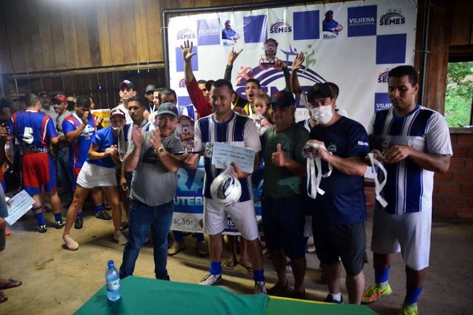 Esporte Conquista vence o Cruzeirinho e levanta a troféu de campeão do Ruralzão 2021