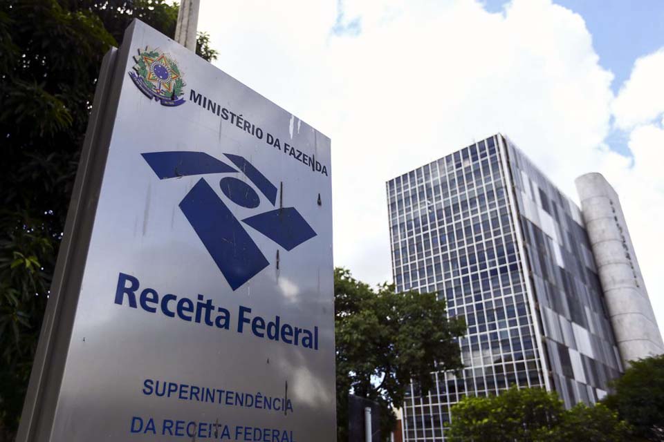 Arrecadação federal de impostos atinge R$ 251 bilhões em janeiro