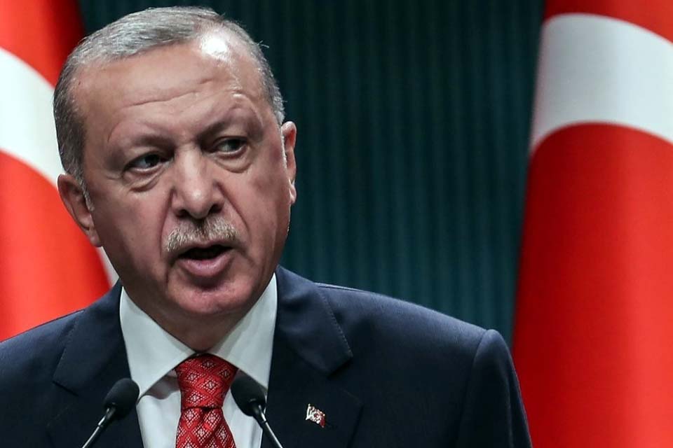 Recep Tayyip Erdogan acusa União Europeia de se 