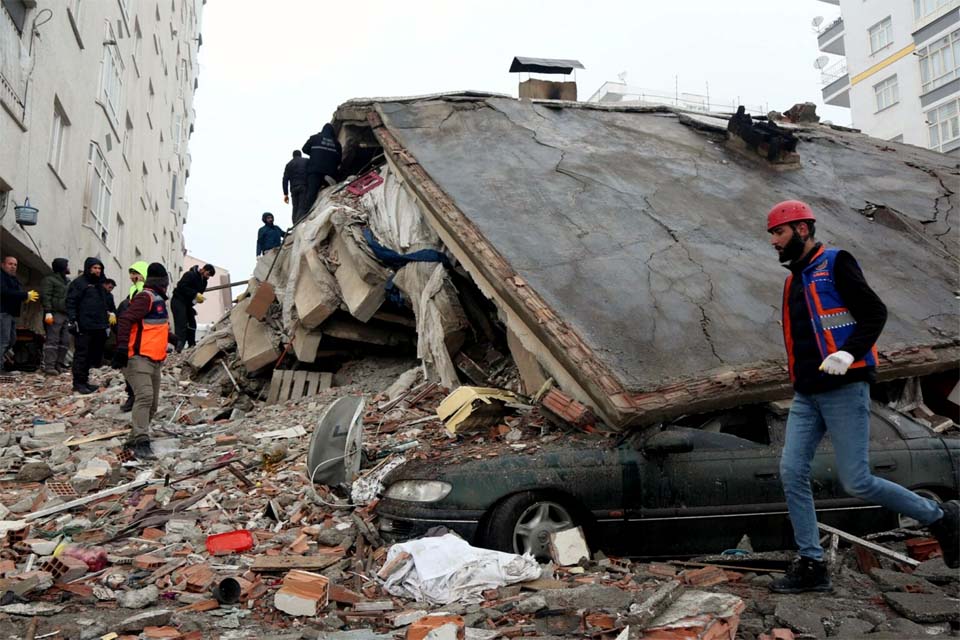 Terremoto de quase 7 graus na escala Richter atinge Afeganistão e Paquistão