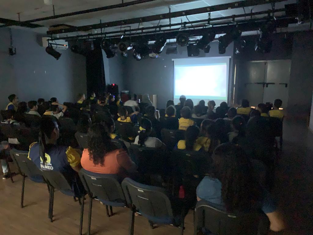 Cerca de 60 alunos da rede municipal foram beneficiados com projeto de cinema