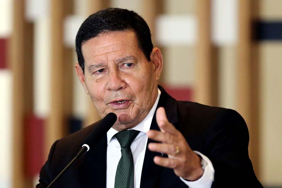 Vice-presidente Hamilton Mourão testa positivo para covid-19