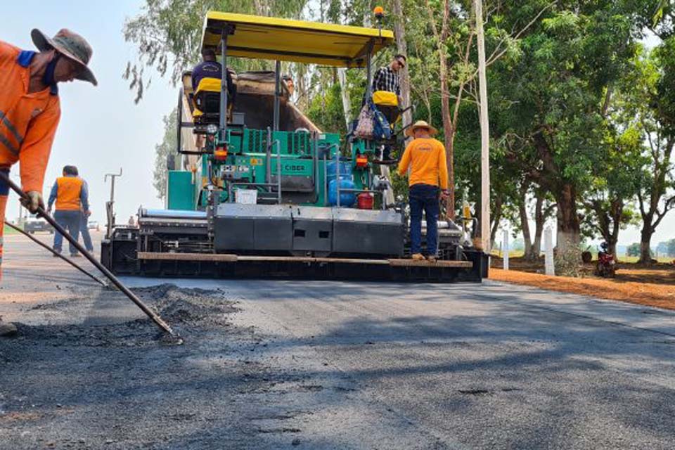 DER inicia a pavimentação asfáltica na ciclovia na RO-479 em Rolim de Moura