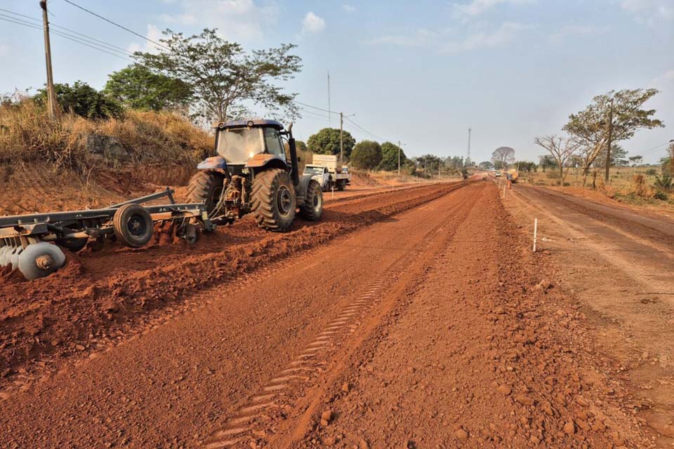 Governo reinicia obra de pavimentação asfáltica na Vila Marcão