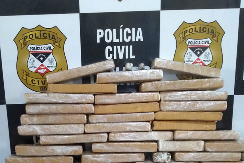 Denarc prende traficante paulista com 30 quilos de droga em tapeçaria