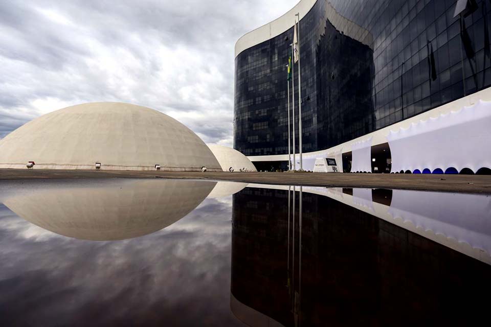 Plenário do Tribunal Superior Eleitoral confirma multa de R$ 22,9 milhões ao PL