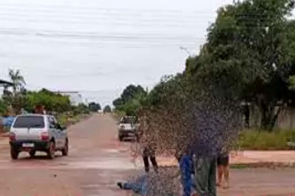 Motociclista fica ferido após acidente envolvendo carro e moto