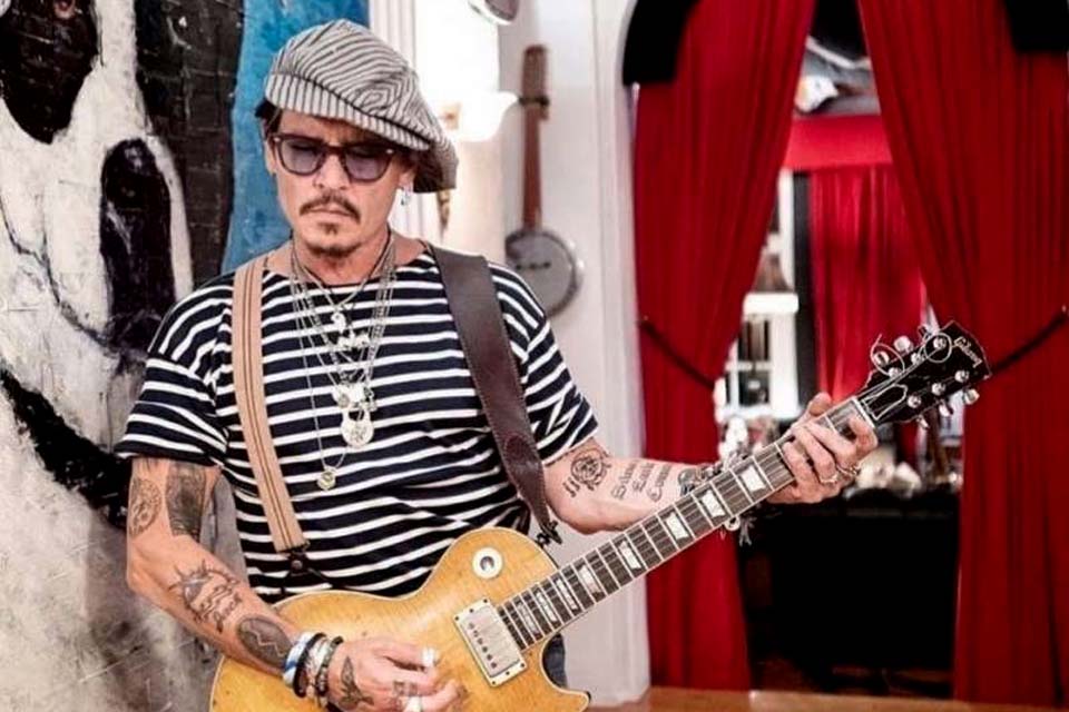 Mulher invade mansão de Johnny Depp em Hollywood