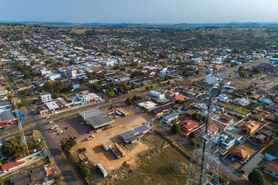 Pequenos empreendedores recebem terrenos públicos para impulsionar economia em Colorado do Oeste