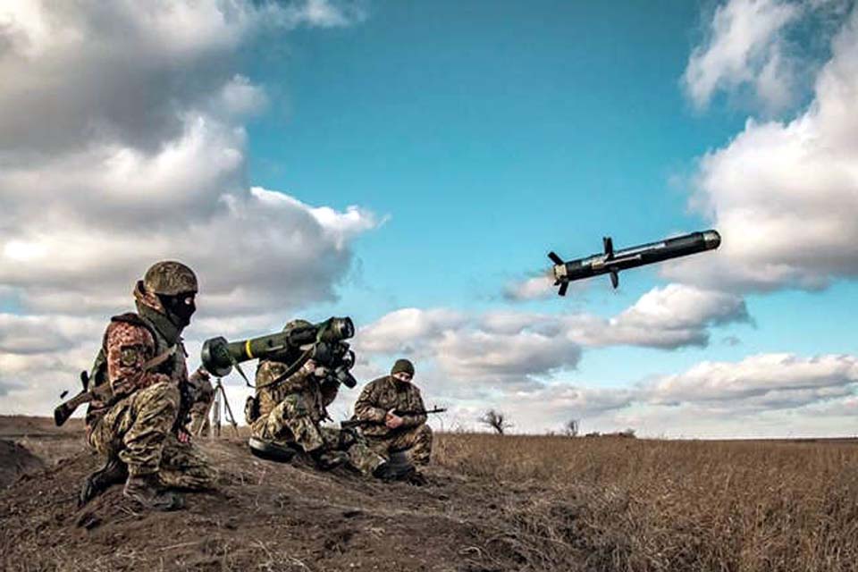 Temendo invasão russa, Ucrânia dá treinamento militar a civis