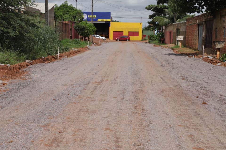 Terraplanagem para asfaltamento de 21 ruas segue a todo vapor