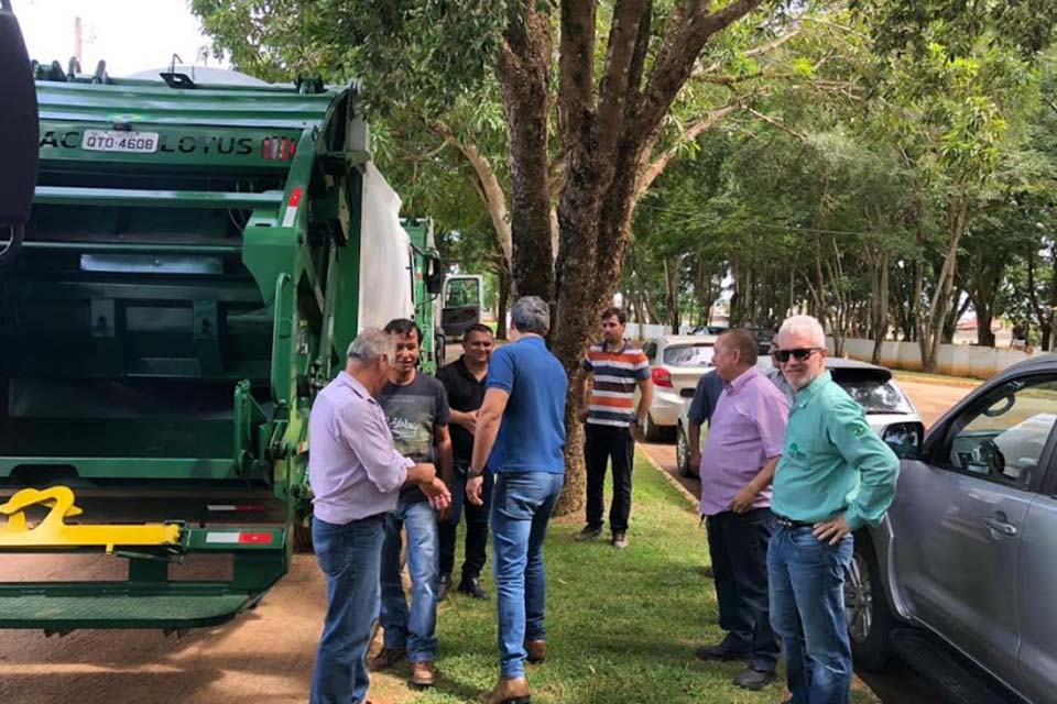 Nova empresa responsável pela coleta de lixo urbano tem veículos vistoriados pela Prefeitura 