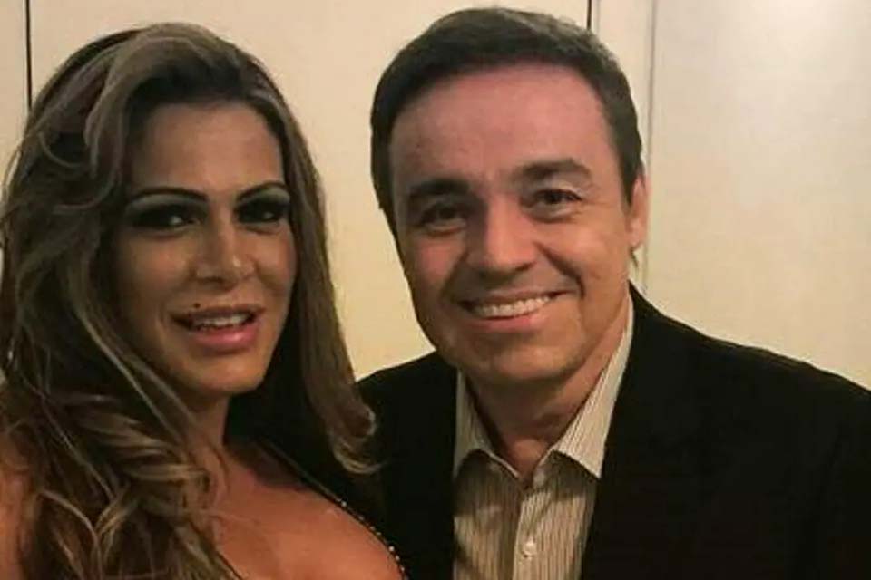 Ex-namorada de Gugu diz se viveu relacionamento aberto com o apresentador