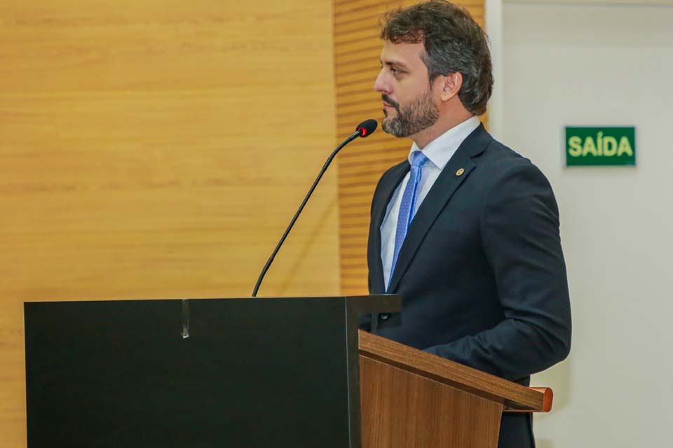 Aval da CCJR para criar biblioteca na ALE é vitória dos estudantes, diz deputado Delegado Lucas