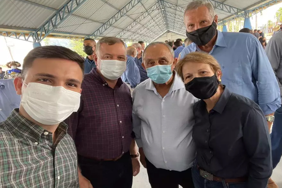 Deputado federal Lúcio Mosquini recepciona Ministra Tereza Cristina durante entrega de títulos fundiários em Rondônia