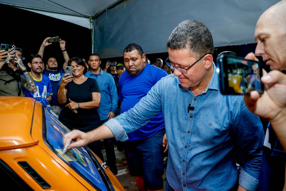 Candidato ao governo Coronel Marcos Rocha sai na frente na plotagem de veículos no primeiro dia de campanha