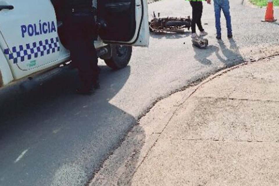 Motociclista fica ferida após colisão com carro na T-26 em Ji-Paraná