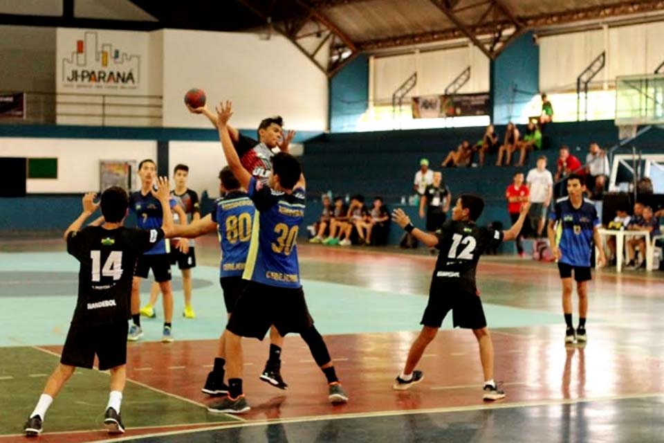 Feero realiza seletiva estadual escolar de handebol