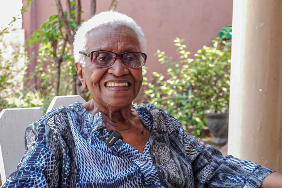 elderly-woman-smiling 