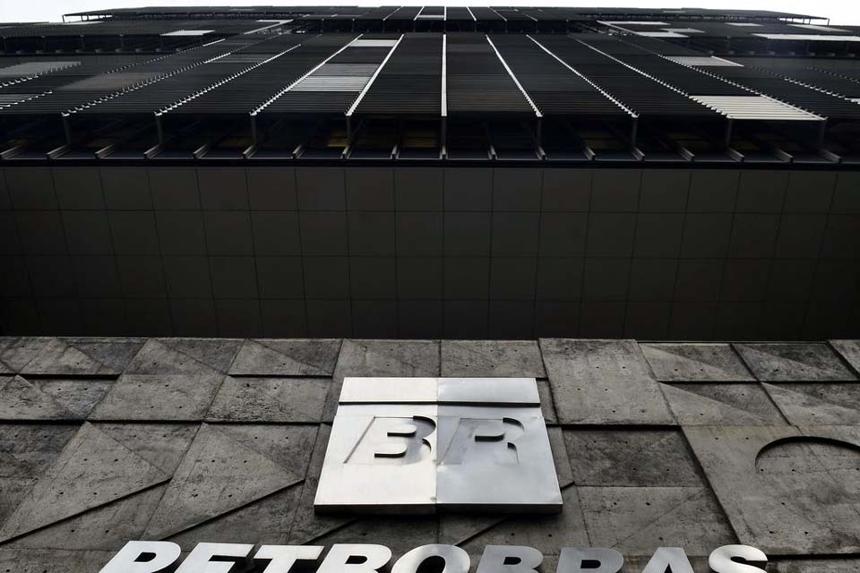 Petrobras reduz prejuízo líquido no 2º trimestre, mesmo com crise