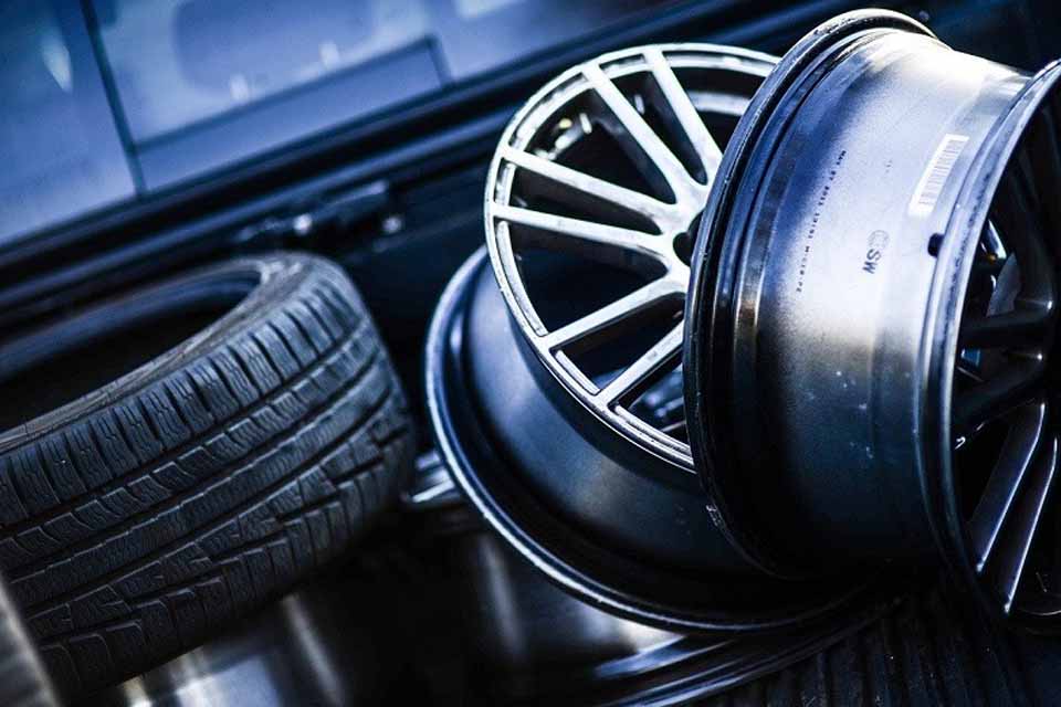Qual a diferença entre pneus, rodas e calotas?