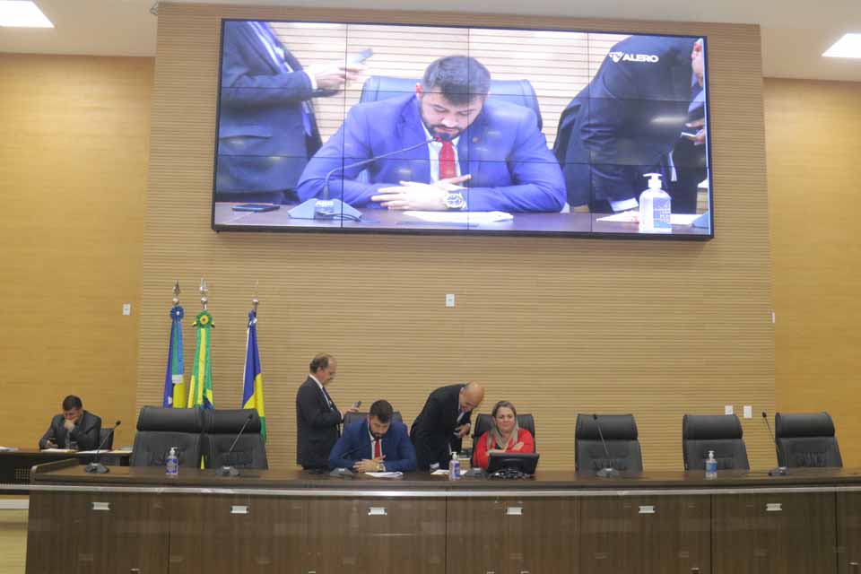 Assembleia Legislativa de Rondônia vota projetos e derruba vetos do Poder Executivo do Estado