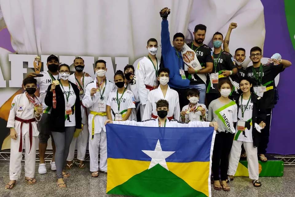 Impacto fecha Copa América de Taekwondo com cinturão de equipe destaque