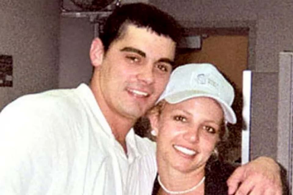 Jason Alexander, ex-marido de Britney Spears, é acusado de perseguição após invadir casamento da cantora