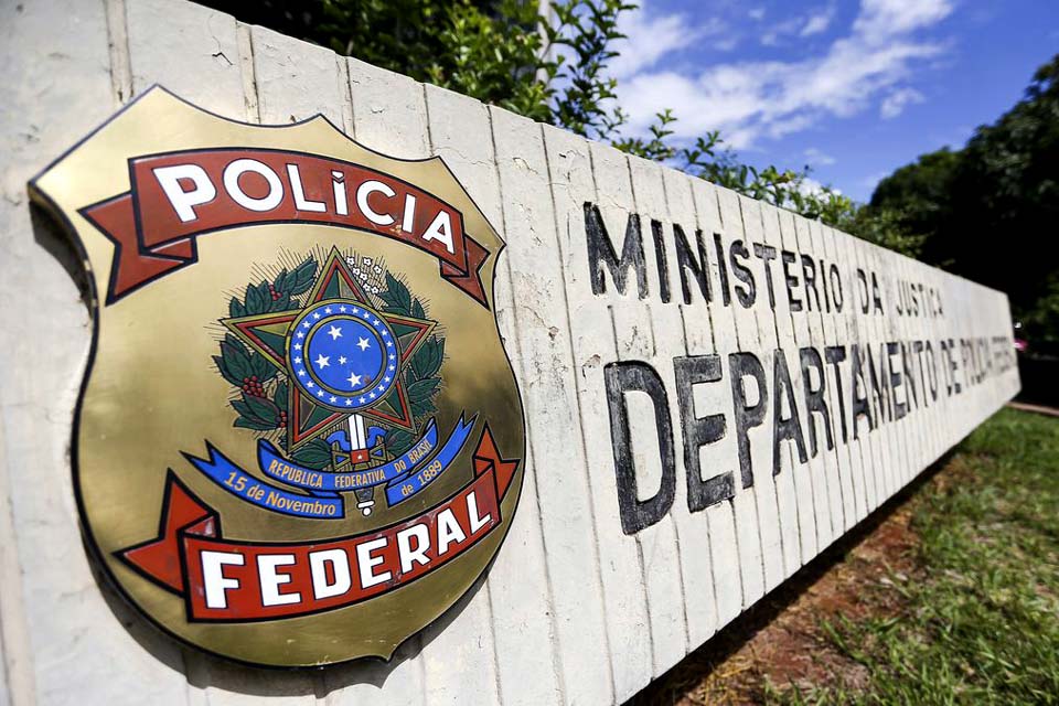 Polícia Federal prende auditor em operação contra corrupção