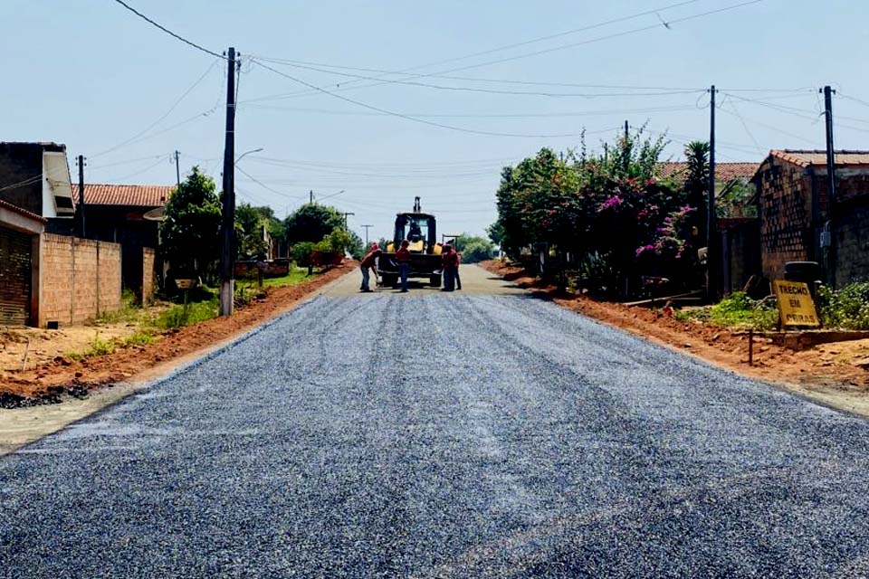  Prefeitura conclui pavimentação asfáltica na Rua Olavo Pires no Jardim dos Estados