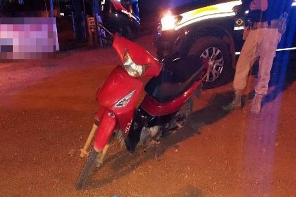 Colisão entre carro e motos deixa mulher ferida em Vilhena