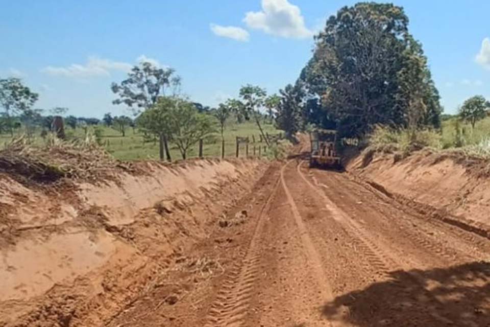 DER realiza manutenção no travessão B80 que liga a BR-364 à linha C15