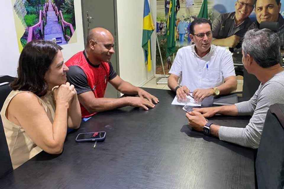 Prefeitura de Rolim de Moura assina ordem de serviço para a construção da ponte de concreto na Linha 200 Norte, KM 04