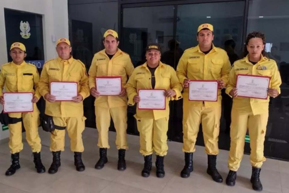 Bombeiros Civis de Pimenta Bueno são homenageados pela Câmara Municipal