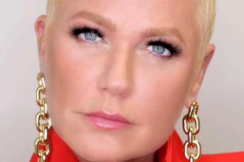 Xuxa anuncia saída da RecordTV e revela que deixará o Brasil: “Gratidão”