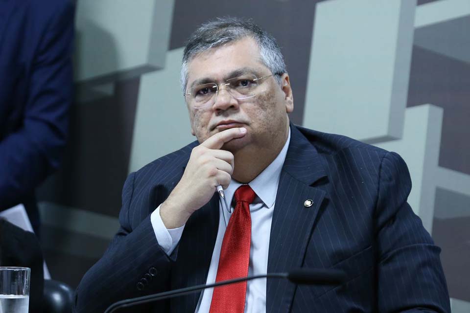 Dino não comparece à comissão da Câmara e quer ser ouvido em plenário 