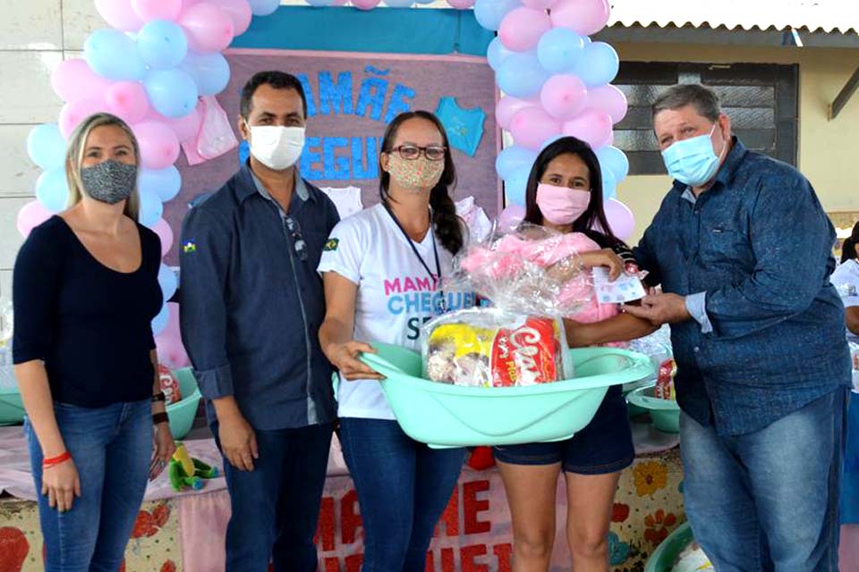 Gestantes recebem enxovais do programa estadual Mamãe Cheguei