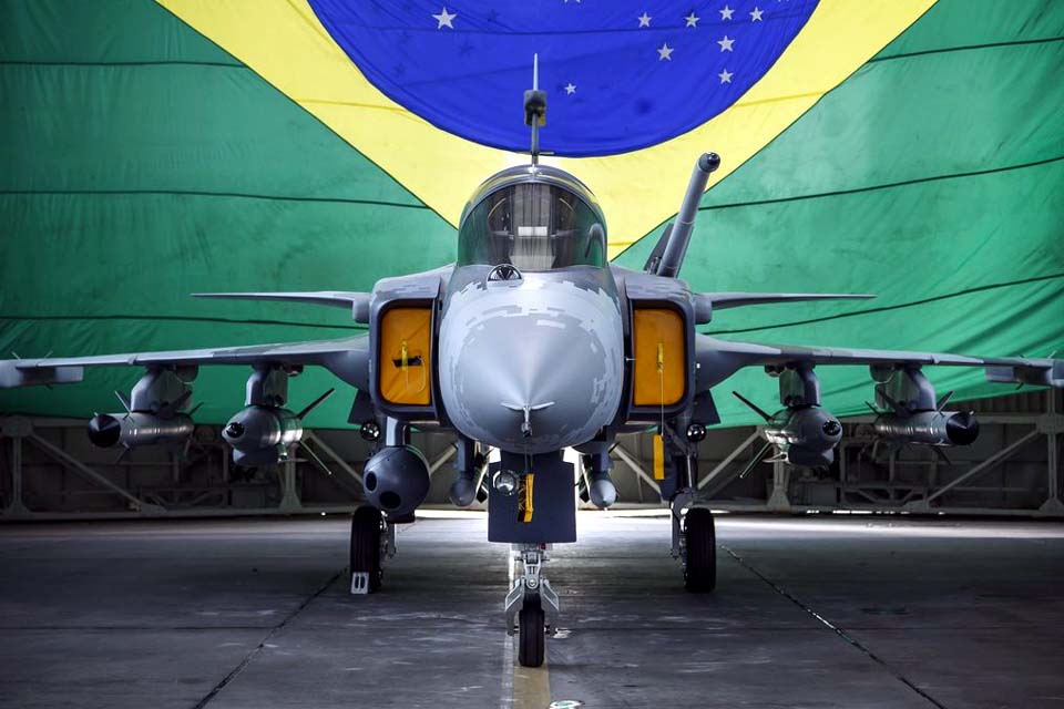 Caças suecos Gripen passam a incorporar a esquadra da Força Aérea Brasileira